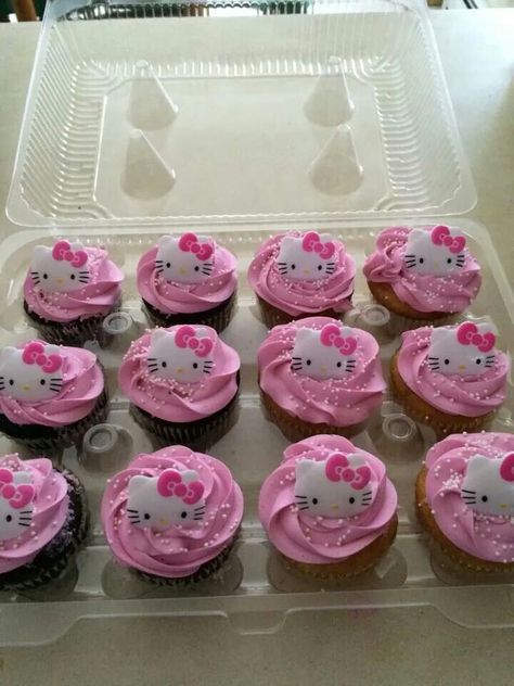 Hello Kitty cupcakes Hello Kitty Desserts Table, Hello Kitty Birthday Party Favors, Hello Kitty Birthday Cupcakes, Hello Kitty Cupcake Cake, Bolo Da Hello Kitty, Hello Kitty Baby Shower, Hello Kitty Birthday Theme, Kitty Cupcakes, Hello Kitty Birthday Cake