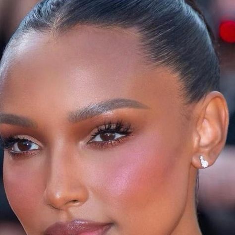 Jasmine Tookes Hair, Jasmine Tookes Makeup, Jasmine Tookes Aesthetic, Jasmin Tookes, Soft Glam Makeup, Jasmine Tookes, Glam Makeup Look, Soft Glam, Winter Hair