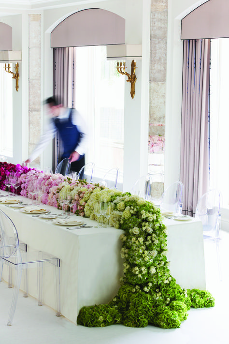 Ombre Wedding Decor, Unique Event Decor, Ombre Flowers, Pop Up Dinner, Table Garland, Ombre Wedding, Table Setting Inspiration, Flower Installation, Green Table