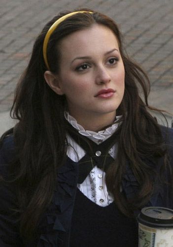 Blowout With Headband, Aliceband Hair Ideas, Blair Waldorf Hairband, Black Hairband Hairstyle, Blair Waldorf Makeup, Hairband Outfit, Blair Waldorf Headband, Blair Waldorf Hair, Blair Fashion