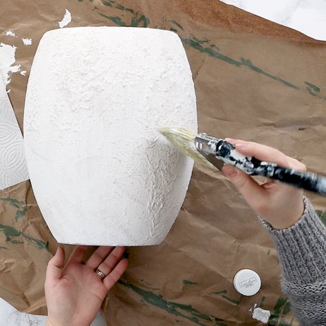 Diy Textured Planter, Diy Plaster Planter, Diy Plaster Paint, Plaster Of Paris Vase Diy, Diy Plaster Pot, How To Paint Vases, Diy Plaster Vase, How To Make Textured Paint Diy, How To Make Textured Paint