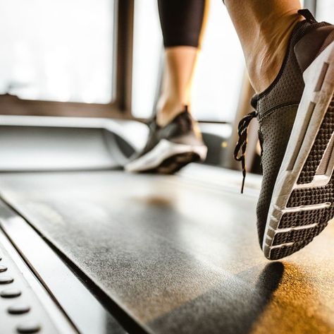 Close up of unrecognizable athlete running on a treadmill in a gym. Running On Treadmill Aesthetic, Running Treadmill Aesthetic, Weightlifting Plan, Treadmill Aesthetic, Athlete Running, Fitness Content, Squat Hold, Daily Burn, Winter Arc