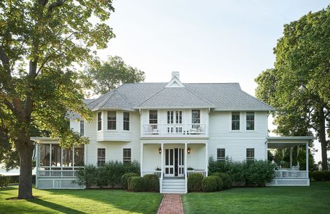 Tour designer Alfredo Paredes Shelter Island home | Island Cottage, Blue Floral Wallpaper, Colonial Exterior, Home Inside, Shelter Island, Weekend House, Bedroom Images, Cottage Interiors, Small Windows