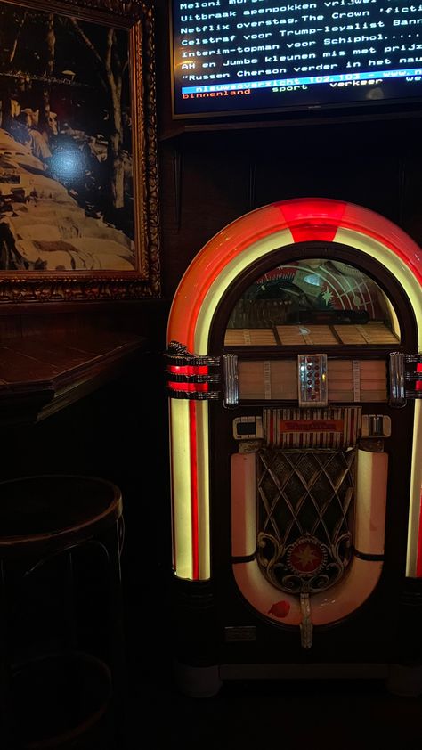 50s Bar Aesthetic, Jukebox Vintage Aesthetic, The Great American Bar Scene, Vintage Jukebox Aesthetic, Bar Singer Aesthetic, Country Bar Aesthetic, Music Shop Aesthetic, Jukebox Aesthetic, Vintage Bar Aesthetic