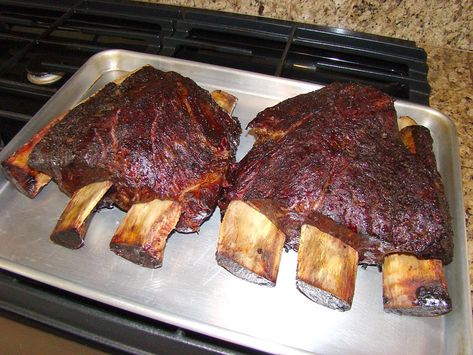 Short ribs after cooking for 6 hours Beef Plate Short Ribs, Plate Short Ribs, Beef Plate Ribs, Weber Recipes, Weber Smokey Mountain, Barbeque Recipes, Smoker Cooking, Smokey Mountain, Barbecue Restaurant