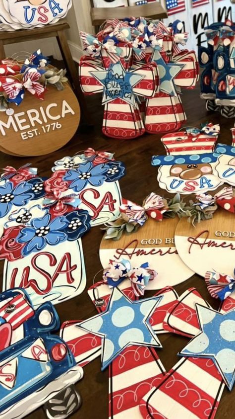 Fourth Of July Wood Crafts, 4th Of July Wood Crafts, Star Door Hanger, Fourth Of July Door Hangers, 4th Of July Door Hanger, Patriotic Door Decor, Wooden Rounds, June Crafts, Class Inspiration