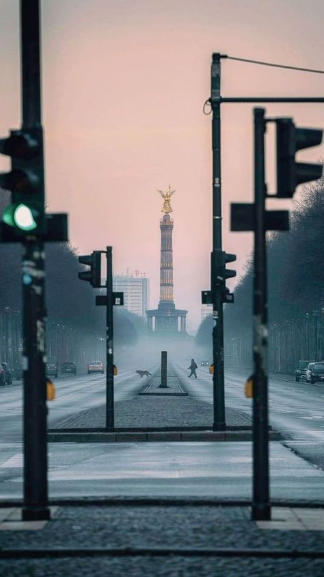 Berlin Nightlife, Berlin Aesthetic, Berlin Photography, Visit Berlin, Berlin Street, Electric Energy, West Berlin, Berlin City, Berlin Wall