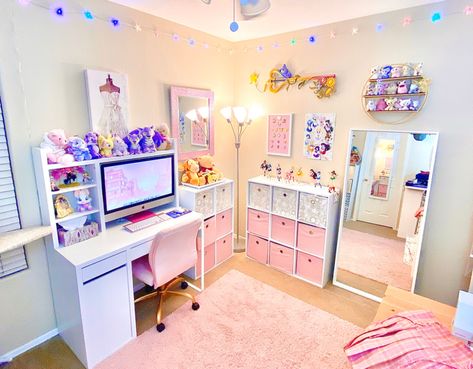 Sewing Room Aesthetic, Cosplay Room, Sailor Moon Figures, Kurumi Cosplay, Pink Setup, Organization College, Kingdom Hearts Keyblade, Pink Office Decor, Gamer Aesthetic