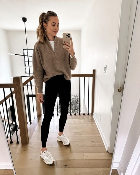 Leggings Outfit For Work, Outfits Leggins, Comfortable Winter Outfits, Trainers Outfit, Leggings Outfit Casual, Look Legging, New Balance Outfit, Black Leggings Outfit, New Balance 327