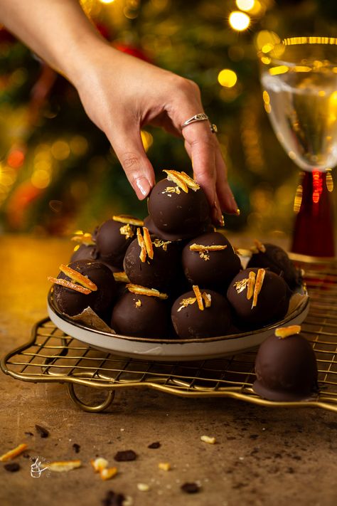 Chocolate Orange Christmas Truffles | J Cooking Odyssey Christmas Orange Recipes, Chocolate Orange Tartlets, Dark Chocolate Orange Truffles, Orange Chocolate Truffles, Chocolate Christmas Balls, Christmas Truffles Recipe, Christmas Chocolate Truffles, Chocolatier Recipes, Orange Truffles Recipe