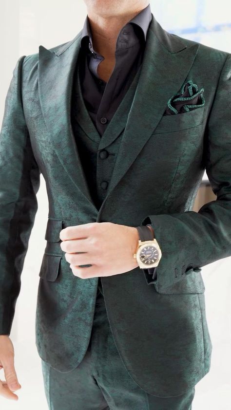 Green Prom Tuxedo, Prom Suit Green, Green Suit Men, Suit For Men Wedding, Green Tuxedo, Slim Fit Suit Men, Classy Suits, Suits Dress, Mens Casual Outfits Summer