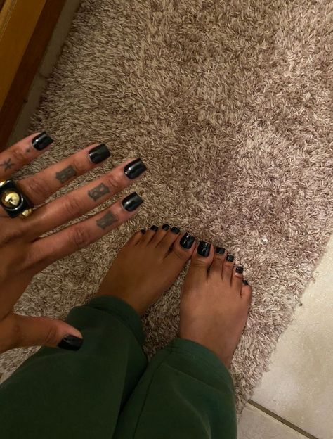 Black Nail Varnish, Plain Black Nails Short, Bijoux Piercing Septum, Black Toe Nails, Acrylic Toes, Acrylic Toe Nails, Hard Nails, Black Nail Polish, Work Nails