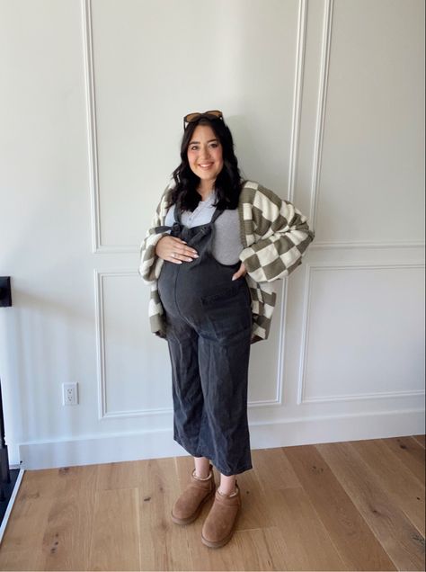 Pregnant Work Clothes, Maternity Cozy Outfit, Easy Maternity Outfits Winter, Maternity Outfit Inspo Winter, Thanksgiving Bump Outfit, Indie Maternity Outfits, Crunchy Maternity Outfits, Cute Comfy Maternity Outfits, Thrifted Maternity Outfits