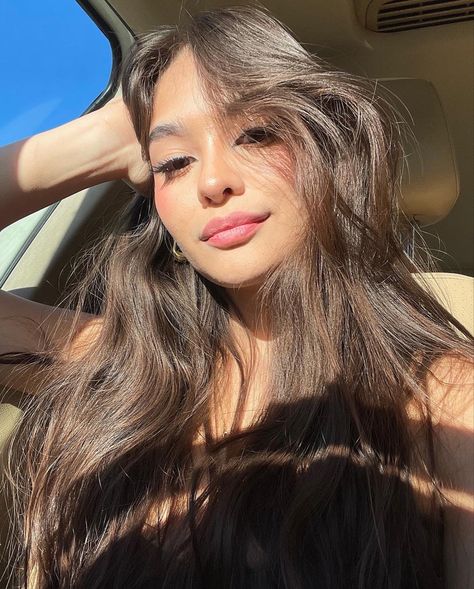 Cute Car Selfie Poses, Car Selfies Poses, Selfie Idea In Car, Insta Selfie Ideas Aesthetic, Car Selfie Poses Instagram, Selfie Poses Car, Poses With Boyfriend Selfie, Natural Selfie Poses, Selfie Car Ideas