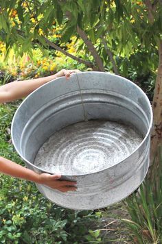 An old galvanized tub transformed into a beautiful outdoor show piece!! - A Piece of Rainbow #upcycle #upcycling #backyard #gardens #gardening #gardeningtips #urbangardening #gardendesign #gardenideas #containergardening #diy #summer #patiodesigns #patio #bohemian #bohemiandecor #bohochic #boho #curbappeal #pond #fountain Solaire Diy, Diy Solar Fountain, Funny Vine, Diy Water Fountain, Galvanized Tub, Diy Pond, Diy Garden Fountains, Flower Tower, Solar Fountain