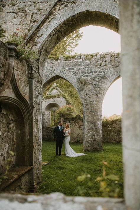 Small Castle Wedding, Destination Wedding Pictures, Fall Castle Wedding, Ireland Wedding Aesthetic, Castle Photoshoot Ideas Couple, Castle Wedding Photoshoot, Castle Engagement Photoshoot, Wedding In Ruins, Ireland Photoshoot