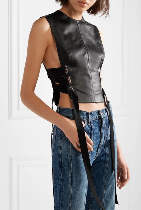 Mode Casual, Leather Outfit, Dark Fashion, Upcycle Clothes, Edgy Fashion, Leather Top, Net A Porter, Look Fashion, Leather Fashion