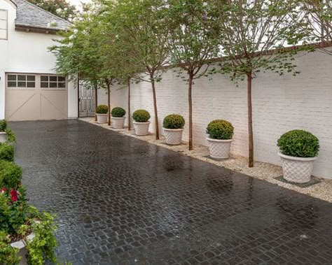 Front Garden Ideas Driveway, Garden Ideas Driveway, Modern Driveway, Cobblestone Driveway, Driveway Ideas, Landscape Design Ideas, Stone Driveway, Driveway Design, Driveway Landscaping