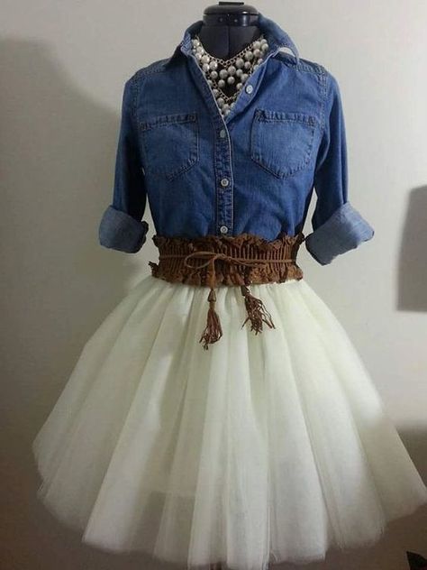 This Skirt is made of 10 layers of ivory tulle Satin waist with hook and I closure Can also make this skirt in any color tulle. This look is #layeredtulleskirt #layeredtulleskirtsdiy Bridal Dress With Cowboy Boots, Vestidos Country, Brides Maid Dress, Kemeja Denim, Diy Tulle Skirt, Tutu Style, Ivory Prom Dresses, Tulle Skirts Outfit, Denim Party