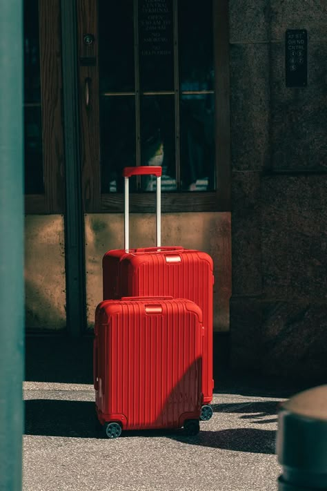 Suitcase Photography, Rimowa Cabin, Rimowa Essential, Life Style Photography, Car Editorial, Samsonite Luggage, Stylish Luggage, Cute Luggage, Food Art Photography