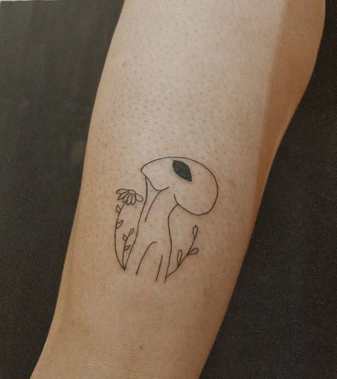 Feminine Alien Tattoo, Tiny Alien Tattoo, Alien Minimalist Tattoo, Alien Tattoo Sleeve, Alien Flash Tattoo, Alien Ufo Tattoo, Cute Alien Tattoo, Small Alien Tattoo, Alien Tattoo Ideas