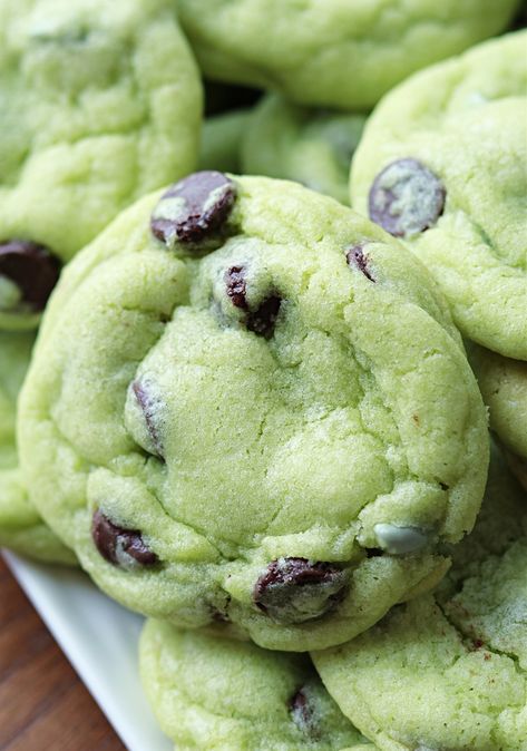 Mint Chocolate Chip Cookie Recipe, Andes Mint Cookies, Mint Chocolate Chip Cookies, Food Charlatan, Mint Chocolate Chip, Easy Holiday Recipes, Desserts Vegan, Mint Cookies, Best Cookie Recipes