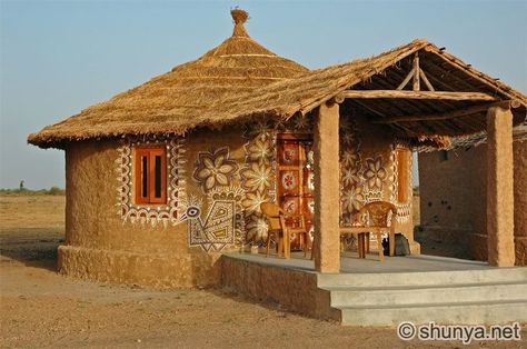 https://web.facebook.com/photo.php?fbid=296644747209186 Kutcha House Images, Mud House Design Ideas, Mud House Design, African Hut, Indian Houses, Kutch Gujarat, Mud Hut, Rann Of Kutch, Earth Bag Homes