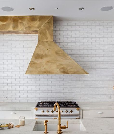 Luxe Kitchen, Hood Ideas, Modern Townhouse, Kitchen Range Hood, Park Slope, Kitchen Hoods, White Subway Tile, Row House, Range Hoods