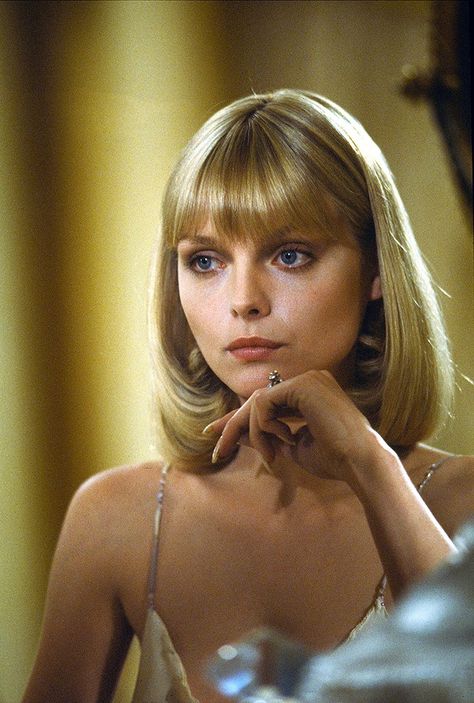 The 31 Most Iconic Movie Beauty Looks of All Time via @ByrdieBeauty Michelle Pfeiffer Scarface, Female Movie Characters, Blonde Movie, Woman Movie, Michelle Pfeiffer, Popular People, New Haircuts, Iconic Movies, Look Cool