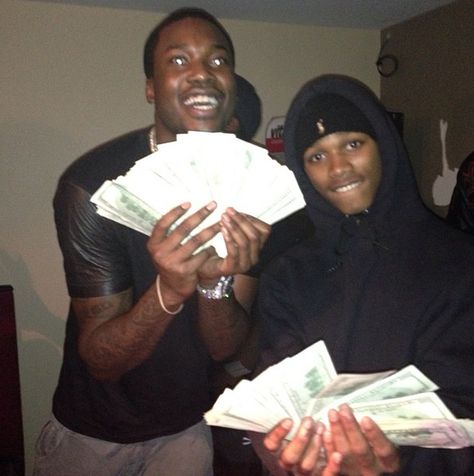 Meek Mills artist Lil Snupe gets killed at 18 years old... Read about it at ihatemypublicist.com #teamihatemypublicist #celebrities #sadnews #entertainment #ihatemypublicist #blog #blogger Meek Mill Pfp, Lil Durk Mood Pics, Meek Mill Funny, Meek Mill Aesthetic, Meek Mill Money, Lil Snupe, Meek Mill Meme Funny, Meek Mills, Desean Jackson