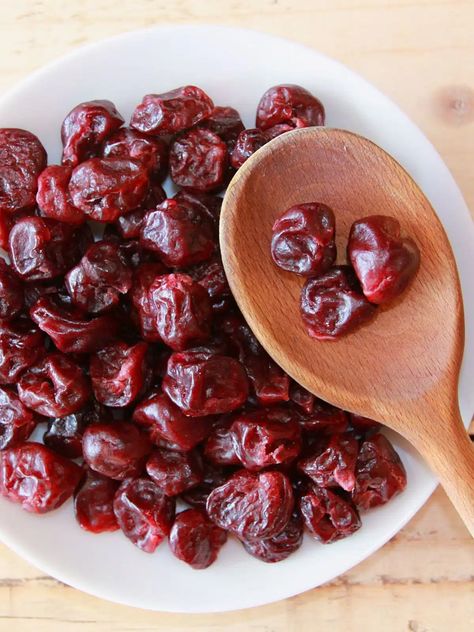 13+ Best Dried Cherry Recipes - caramel and cashews Recipe Using Dried Cherries, Dried Cherry Recipes, Sour Cherry Recipes, Cherry Bread, Cherry Cookies, Dehydrated Fruit, Clam Recipes, Cherry Recipes, Sour Cherry