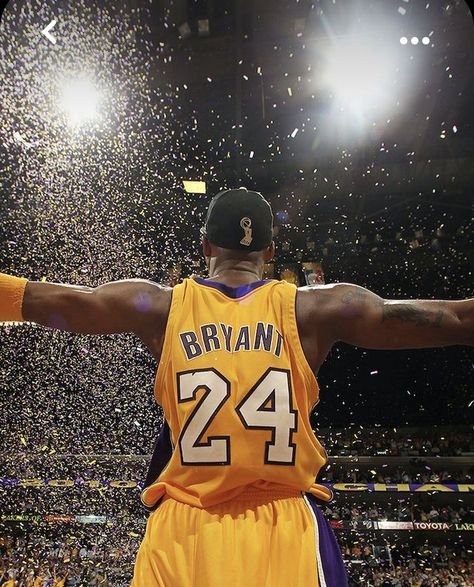 Kobe Bryant Nba Champion, Kobe Astethic Wallpaper, Kobe Bryant Celebration, Kobe Bryant Iconic Photos, Nba Pfp Aesthetic, Iconic Basketball Photos, Kobe Celebrating, Kobe Bryant Pfp, Basketball Profile Pictures