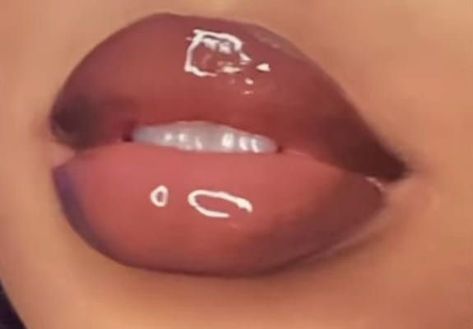 Prom Lip Makeup, Cute Lip Combos, Lip Gloss Combos, Lip Liner And Gloss Combo, Lips Combo, Glossy Lips Makeup, Maquillage On Fleek, Lip Combos, Makeup For Black Skin