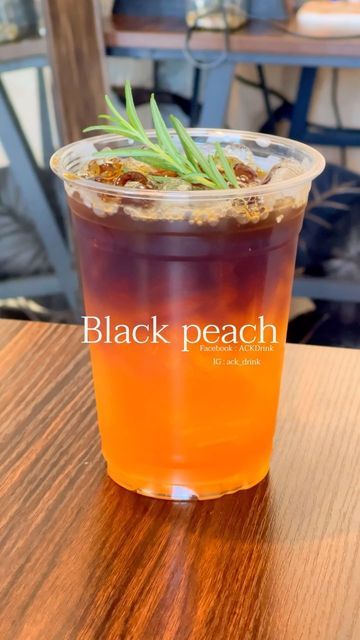 Peach Coffee, Peach Iced Tea, Iced Americano, Peach Ice Tea, Ice Tea, Coffee Flavor, Coffee Recipes, Iced Tea, Yummy Drinks