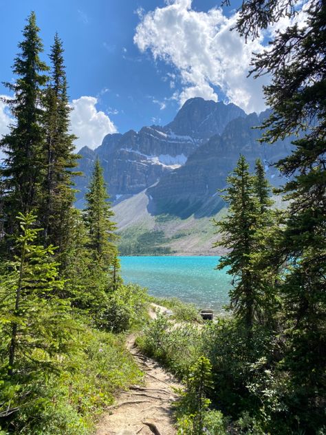 Canadian Landscape Photography, Lac Moraine, Into The West, Beautiful Scenery Pictures, Scenery Pictures, Pretty Landscapes, Mountain Photography, Green Landscape, Cool Landscapes