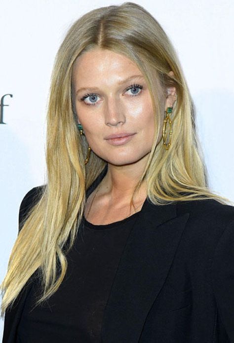 Toni garrn Toni Garrn, Summer Colors, Hair Inspiration, Models, Celebrities, Hair, Quick Saves, Color