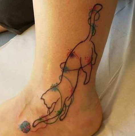 56 Cat tattoos that will make you want to get inked: Kitty for a cause tattoo Cat Silhouette Tattoos, Yarn Tattoo, Yarn Cat, Crochet Tattoo, Cat Tattoo Simple, Cat Yawning, Silhouette Tattoos, Cat Tattoos, Ball Of Yarn