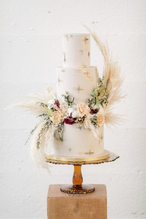 Top 10 Wedding Cake Trends for 2020 - Poptop Event Planning Guide Wedding Cake With Flowers, Wedding Cake Centerpieces, Wedding Cake Options, Elegant Wedding Themes, Cake With Flowers, Boho Wedding Cake, Creative Wedding Cakes, Fondant Wedding Cakes, Black Wedding Cakes