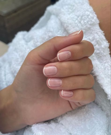 Natural Nails Manicure, Gel French Manicure, Simple Fall Nails, French Manicure Nails, Subtle Nails, Gel Nails Diy, Minimal Nails, Casual Nails, Sparkle Nails