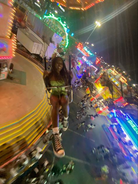 Fair Outfits Carnival Summer, Bucket List Photos, Summer Hangout Outfits, Fair Astethic, Theme Park Aesthetic Friends, Summer Teen Aesthetic, Cute Outfits For The Fair, Summer Teen, Fair Aesthetic Night