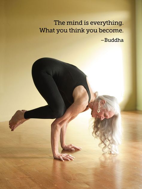 granny power;) Yoga Om, Crow Pose, Pose Yoga, Diet Vegetarian, High Protein Diet, Yoga Photography, Yoga Benefits, Aging Gracefully, Yoga Girl