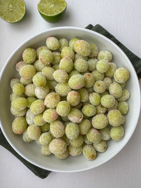 Frozen Candy Grapes (3 Ingredients) - My Protein Pantry Frozen Candy Grapes, Frozen Grapes Recipe, Green Grapes Recipes, Candy Grapes, Southwest Quinoa Salad, Sugared Grapes, Turkey Breakfast, Frozen Grapes, Grape Recipes