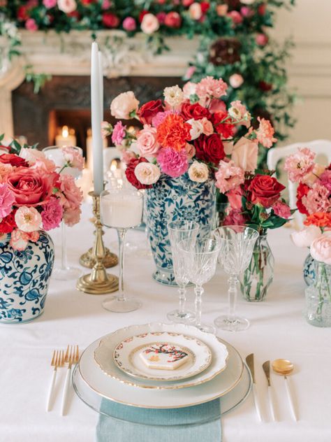 With a soft gradient of pink to red, this French chateau wedding is an elegant return to the classics. But not just in the blooms! It also features a traditional Chinese tea ceremony with a Qun Kwa wedding dress and stunning gold headpiece. Auspicious wedding traditions abound in this romantic gallery, which lends itself oh so fittingly to the French countryside setting. Wedding Decorations Floral, Qun Kwa, Chinoiserie Wedding, Chinese Wedding Decor, Vietnam Wedding, French Chateau Wedding, Sicily Wedding, Event Decorating, Red Wedding Flowers