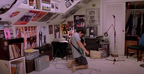 Bring It On 2000, Movie Bedroom, Boy Room Decor, Teen Boy Room, Elvis Costello, Teen Girl Bedroom, Teen Movies, Bedroom Images