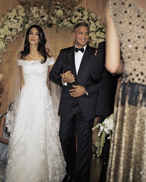 Amal Clooney's Wedding Dress IRL! Here's Where You Can See Amal's Oscar de la Renta Gown In Person Amal Clooney Wedding Dress, Amal Clooney Wedding, George Clooney Wedding, Wedding Dress Empire, Celebrity Wedding Photos, Celebrity Bride, Iconic Weddings, Celebrity Wedding Dresses, Poppy Delevingne