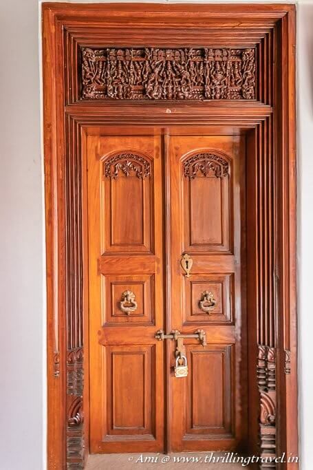 Kerala House Front Door Design, Kerala Wooden Doors, Chettinad Door Designs, Front Double Door Design Wood Kerala, Traditional Doors Indian, Exterior Door Frame, Chettinad House, Engagement Invite, Wooden Double Doors