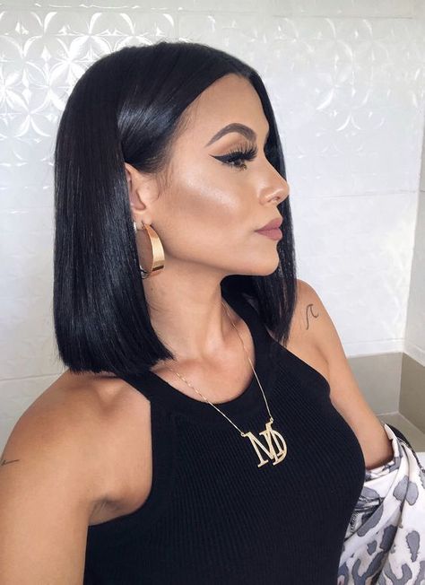 Top Shoulder-Length Hair Colors for Spring 2024: Trendy Medium Styles Tuns Bob Lung, Bob Lung, Shoulder Length Black Hair, Human Hair Bob Wigs, Short Dark Hair, Colors For Spring, Spring Hair Color, Natural Human Hair, Short Straight Hair