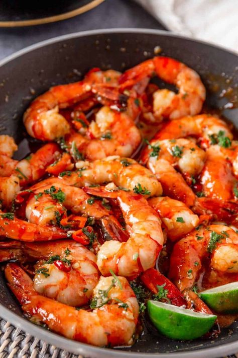 Chili Garlic Shrimp, Sweet Chili Shrimp, Sweet And Spicy Shrimp, Sushi Bowl Recipe, Spicy Garlic Shrimp, Chili Shrimp, Shrimp Appetizers, Seafood Appetizers, Shrimp Recipes Easy