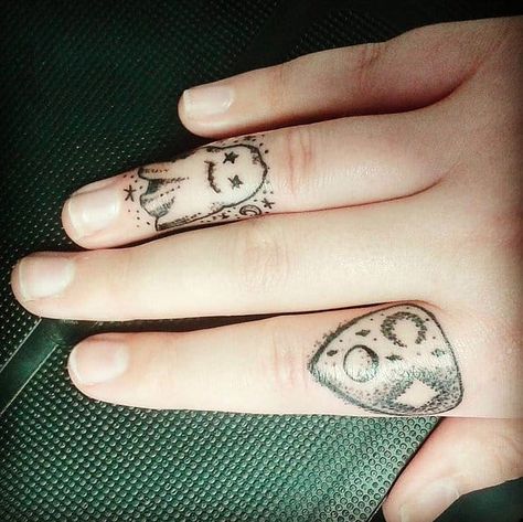 Ghost cute tattoo Ghost Finger Tattoo, Ghost Tattoo Ideas, Tattoos Horror, Delicate Gold Ring, Ghost Tattoo, Hand Tats, Spooky Tattoos, Ring Tattoos, Finger Tattoo