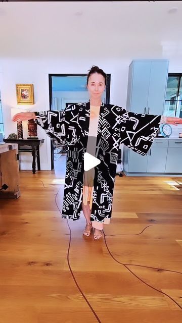 Alice D'Antoni Phillips on Instagram: "Kimono Hack

Taming the floppy, flowEEE sleeves.

TWO hair scrunchies 

A few twists of fabric on each sleeve.

Presto! More manageable sleeves without so much flow and flop! 

Also, it gives a different sleeve look.

Another great option, wrap, belt and you've got a dress!

I love love creating new looks with old pieces!

💥💥💥Whatcha think? Leave your kind 2 cents' worth!

Dress and kimono from @anthropologie

#maturestyle #aginggracefully #fashion #kimonostyle" Kimono Hacks, I Love Love, Wrap Belt, Hair Scrunchies, New Looks, Aging Gracefully, Scrunchie Hairstyles, Kimono Fashion, Love Love